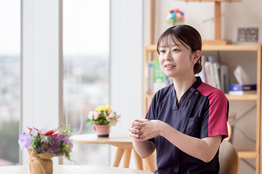 新人看護師Tさんが話している様子