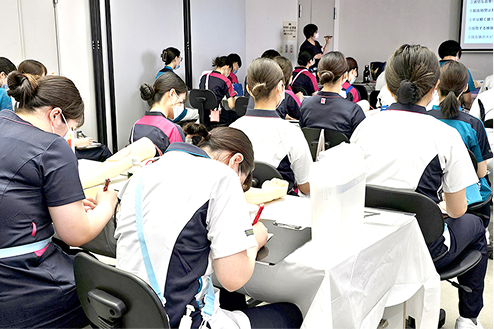 看護技術研修の様子