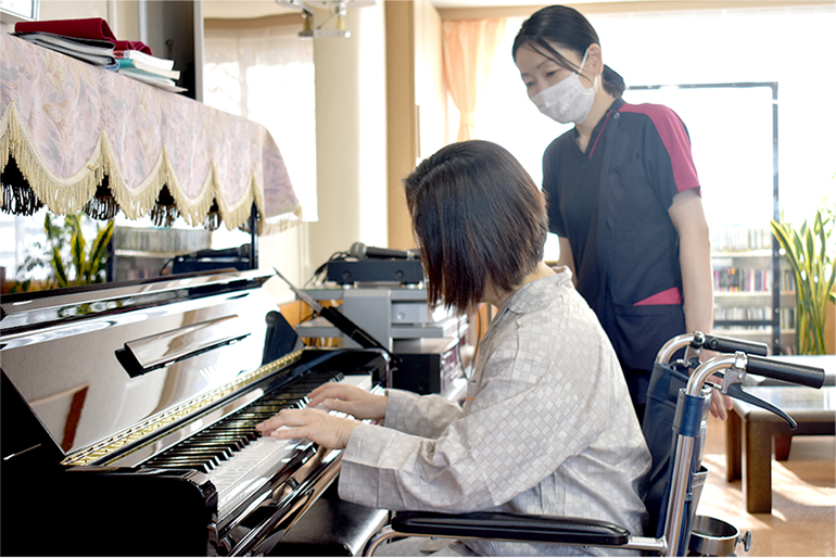 患者さんに寄り添う温かい看護ピアノ演奏