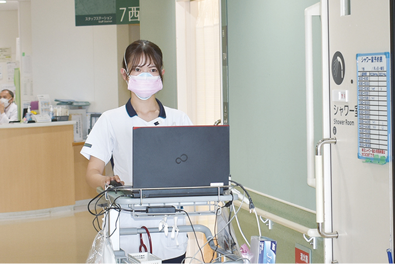 14階南病棟・外来治療センターでの看護師