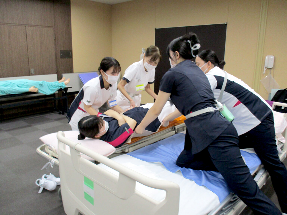 看護技術研修の様子