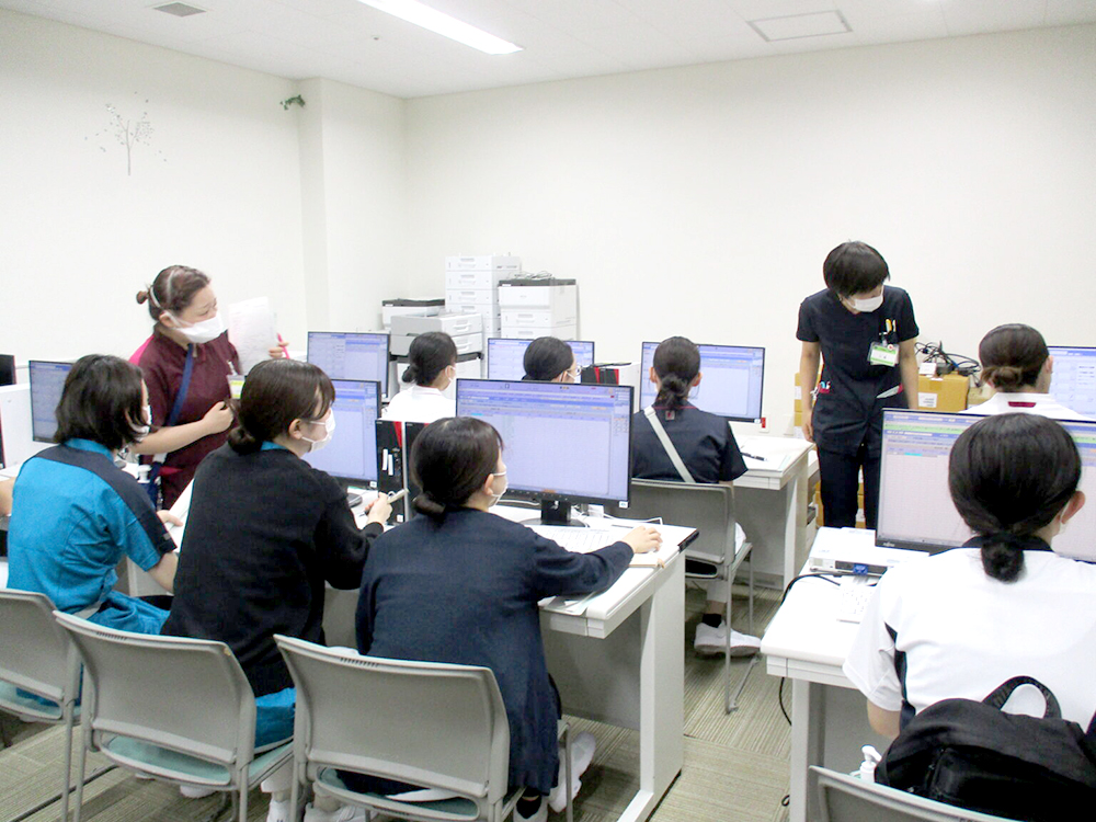 看護記録研修（電子カルテ操作）の様子